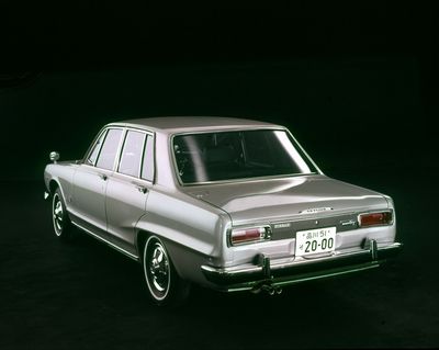 Nissan Skyline история в фотографиях